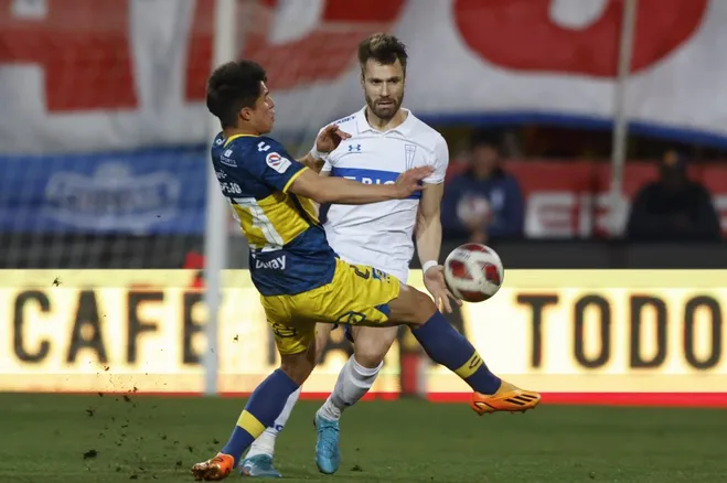 Gary Kagelmacher en acción ante Everton de Viña del Mar. (Felipe Zanca/Photosport).