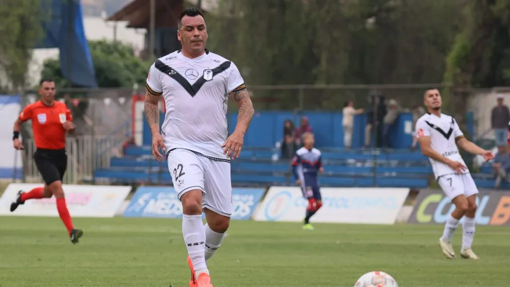 Esteban Paredes se retiró del fútbol.