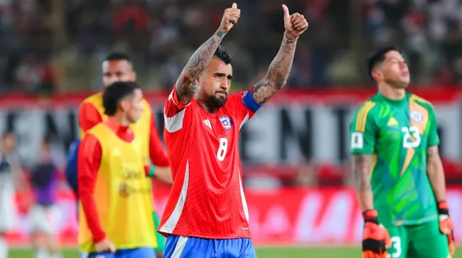 Arturo Vidal alentó a sus compañeros en Chile para ir a buscar el esquivo triunfo. Foto: Photosport.
