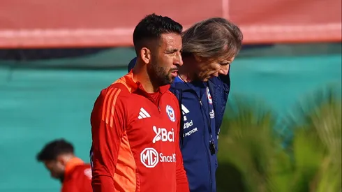 Isla vuelve a jugar en la Roja