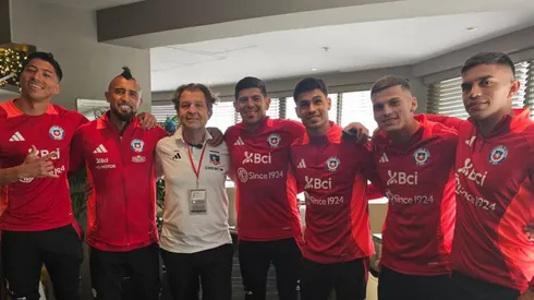 Aníbal Mosa compartió con todos los jugadores de Colo Colo en la Roja