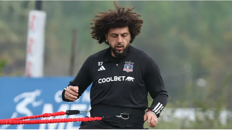 Maximiliano Falcón tiene contrato con Colo Colo hasta diciembre de 2025.