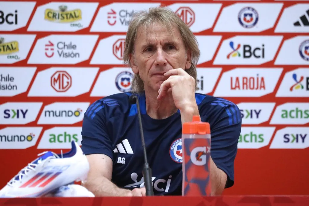 Ricardo Gareca fue apabullado por la prensa.
