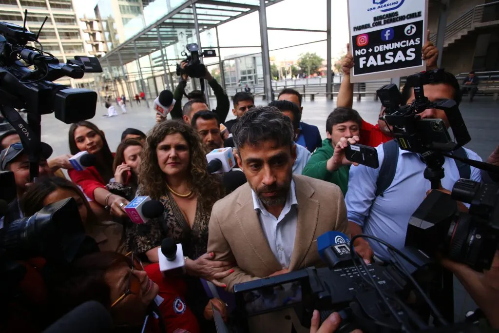 Jorge Valdivia desordenó el Centro de Justicia en su arribo. Foto: Jonnathan Oyarzún/Aton Chile