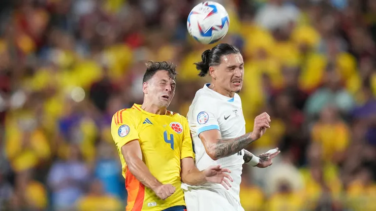 Santiago Arias y Darwin Núñez en el partido entre Colombia y Uruguay en la Copa América 2024.