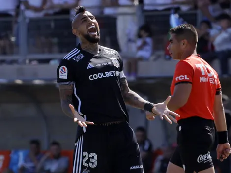 Vidal celebra sus títulos en Colo Colo con una promesa