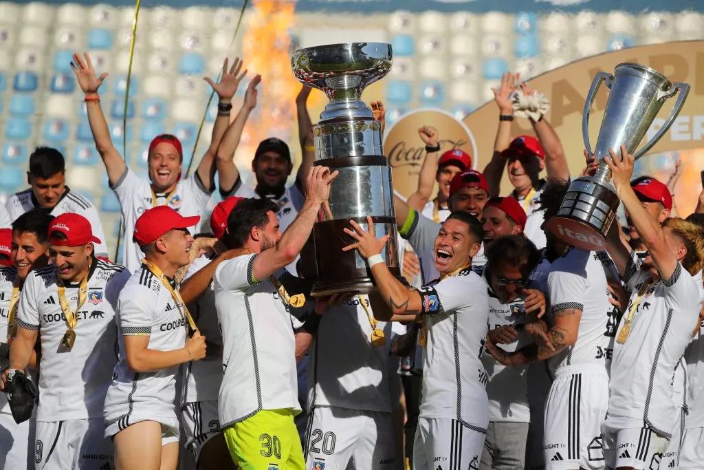 El Colo Colo de Jorge Almirón sumó dos nuevos trofeos para sus vitrinas en este 2024. | Foto: Photosport.