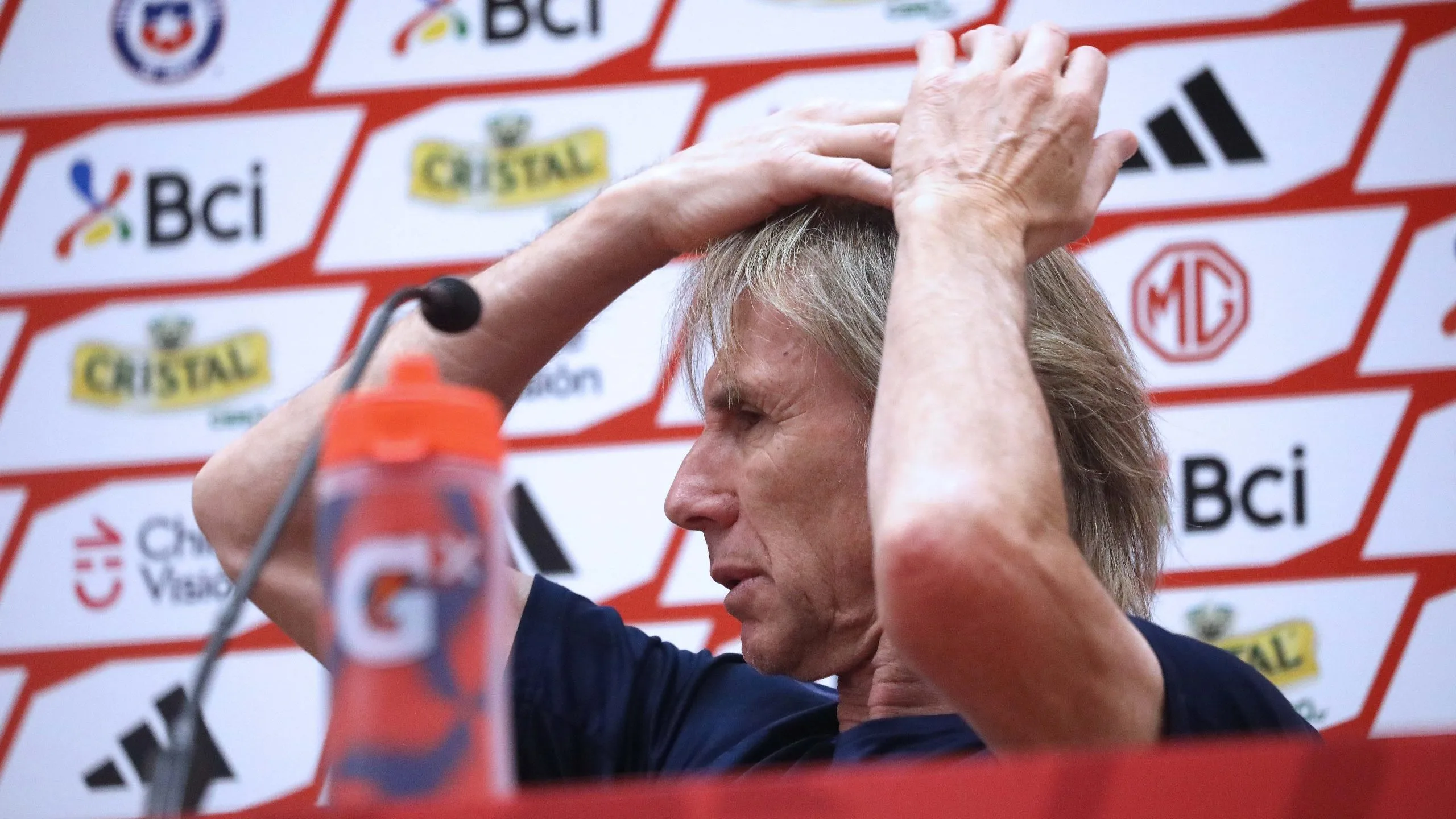 El Tigre Gareca siente la animadversión de la gente. (Javier Salvo/Photosport).