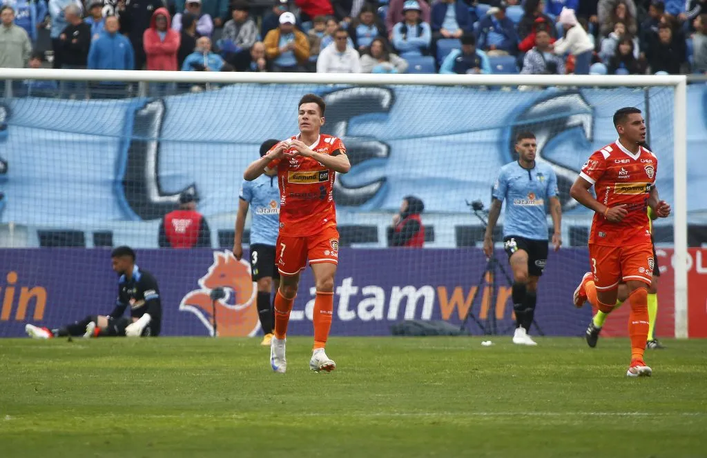 Cristian Insaurralde anotó un golazo ante O’Higgins. (José Robles/Photosport).