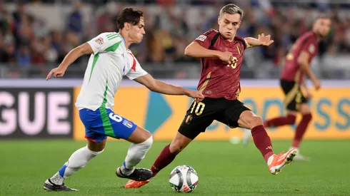 Samuele Ricci y Leandro Trossard en Italia vs Bélgica, en la fecha 3 de la UEFA Nations League 2024/25.