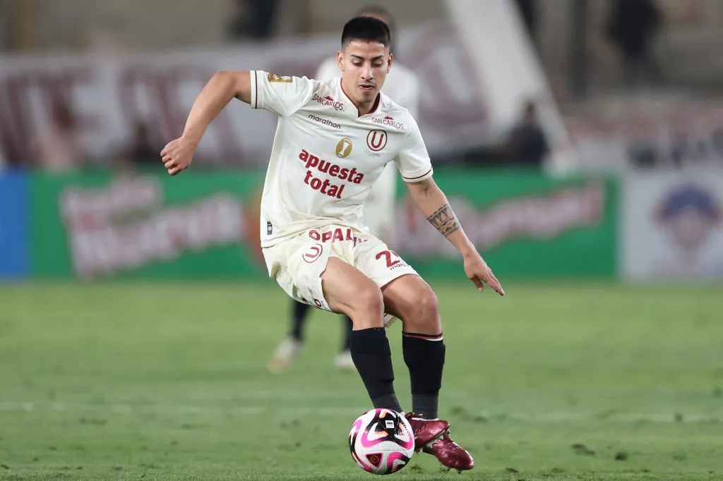 Jorge Murrugarra en acción por Universitario de Lima. (Foto: Imago).