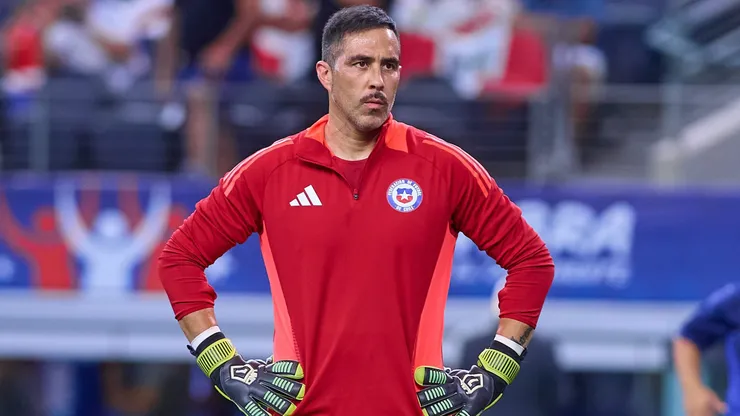 Claudio Bravo se vuelve a poner los guantes.