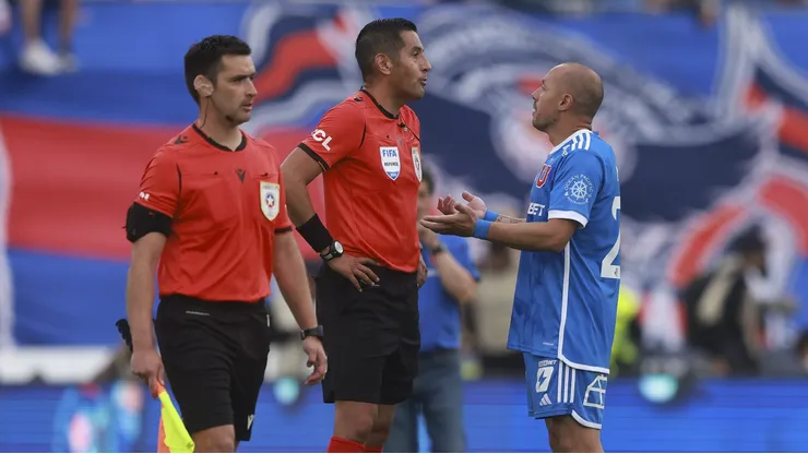 Francisco Gilabert anuló el agónico gol de U. de Chile con ayuda del VAR