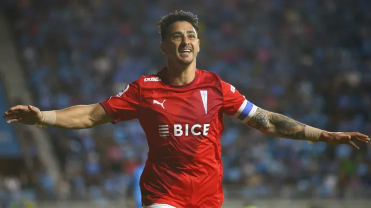 Fernando Zampedri ya se pone la camiseta de Chile.