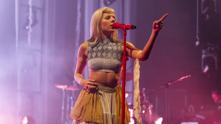Imagen referencial del concierto de AURORA.