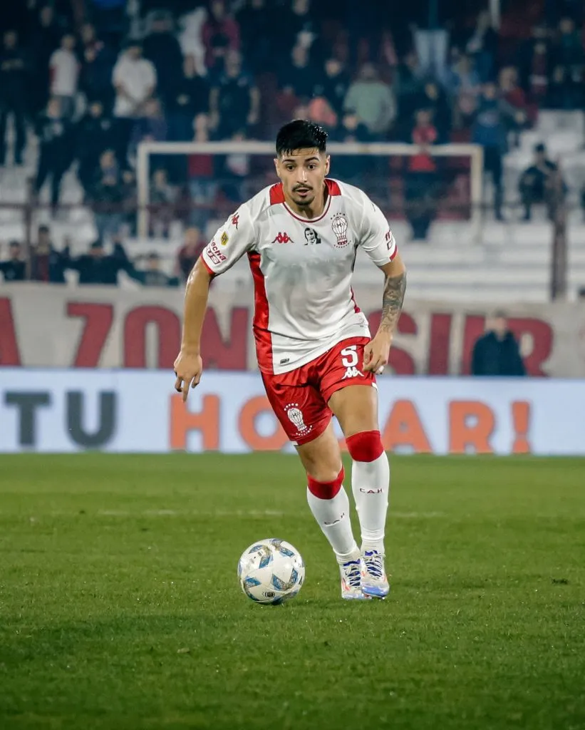 Williams Alarcón es figura en Huracán. Imagen: Instagram.