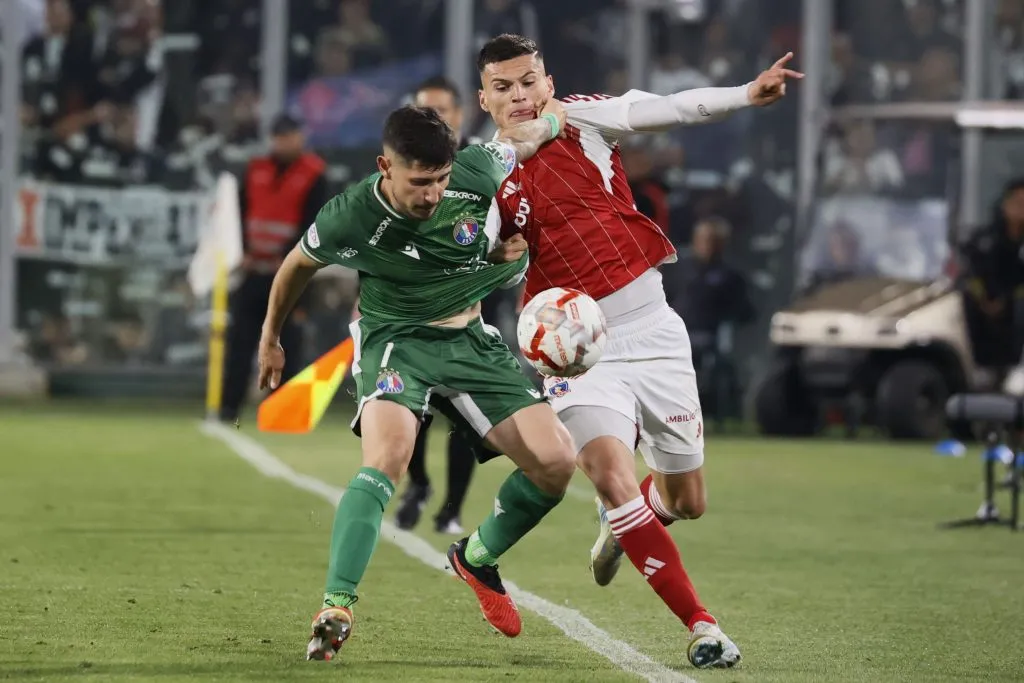 Nicolás Fernández se acerca a la U. Foto: Dragomir Yankovic/Photosport