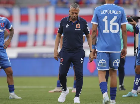 Gustavo Álvarez le regala un cariñito a los jugadores de la U