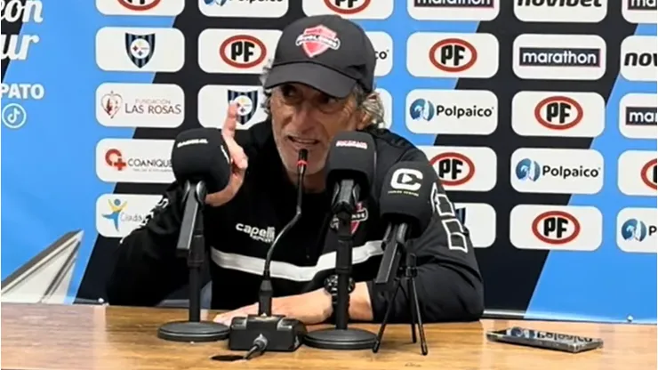 El DT de Ñublense tuvo un entredicho con un periodista luego de la caída frente a Huachipato.