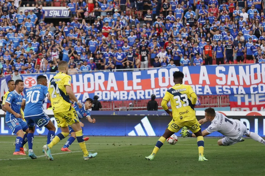 Ignacio González atajando en el Nacional. Foto: Pepe Alvujar/Photosport