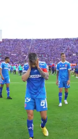 Charles Aránguiz en el Nacional. (Captura TNT Sports).