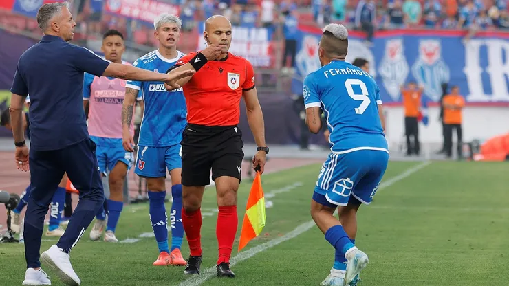 Universidad de Chile reclama contra los árbitros.