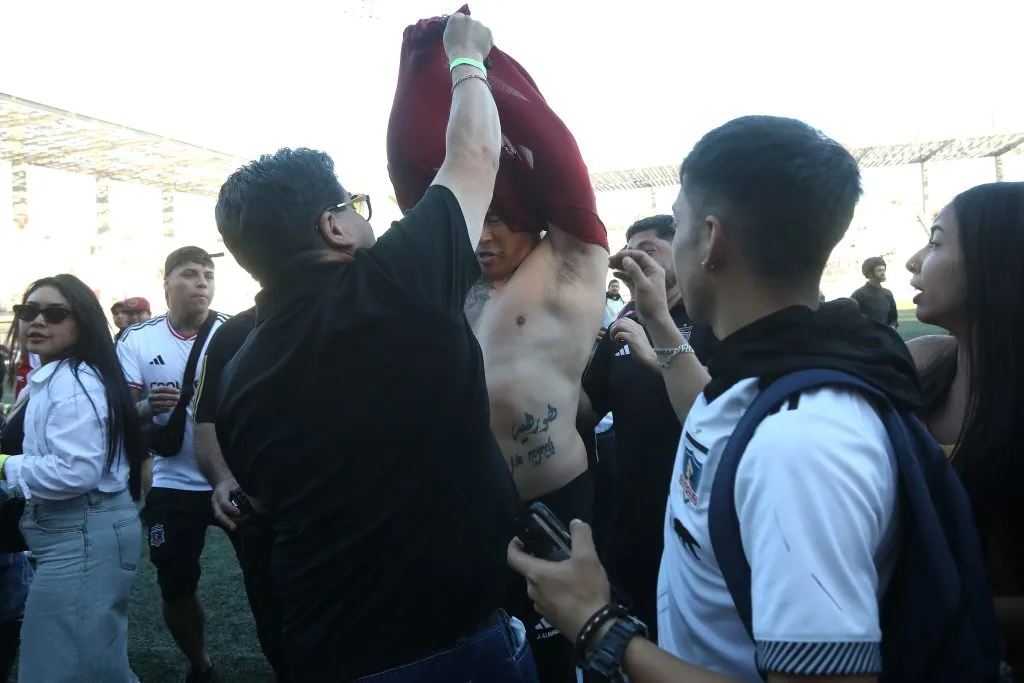 El festejo del DT de Colo Colo. (Javier Salvo/Photosport).
