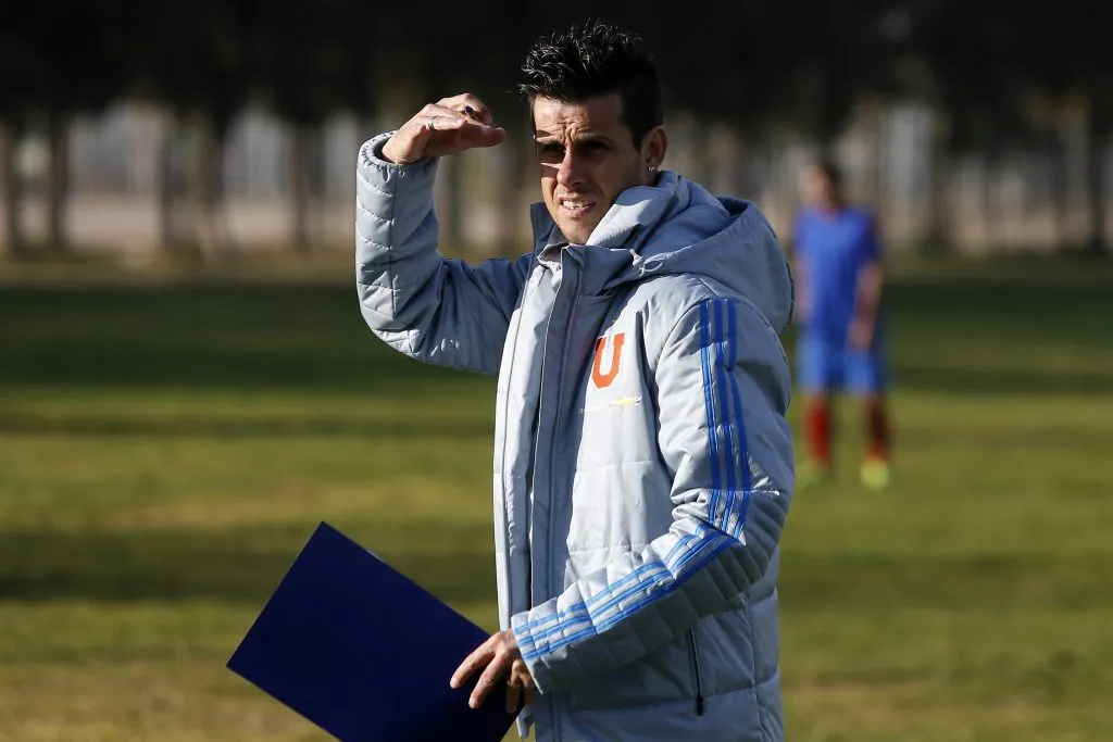 Diego Rivarola dejó clarísima su postura por la nueva gestión azul en el Superclásico del escritorio.  (Paul Plaza/Photosport).