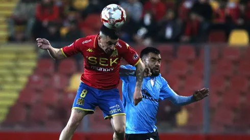 Diego Orellana y Pablo Aránguiz en el último partido entre Unión Española y Deportes Iquique, en la fecha 15 del Campeonato Nacional 2024.