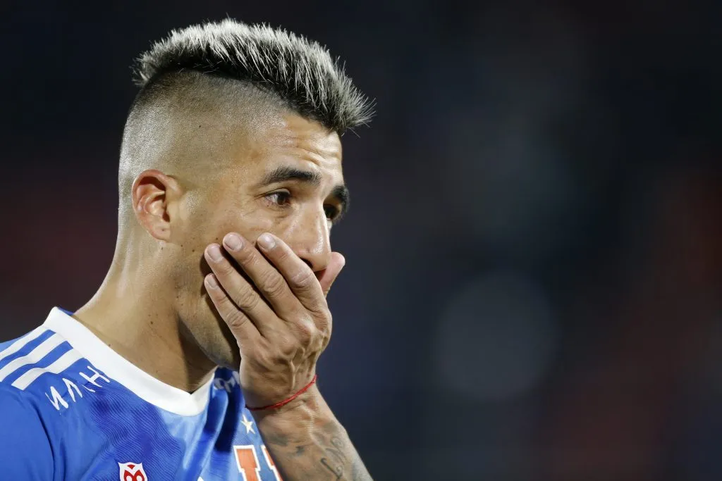 Leandro Fernández intenta destacar el gran año de Universidad de Chile, esto a pesar de estar cerca de perder el título. | Foto: Photosport.