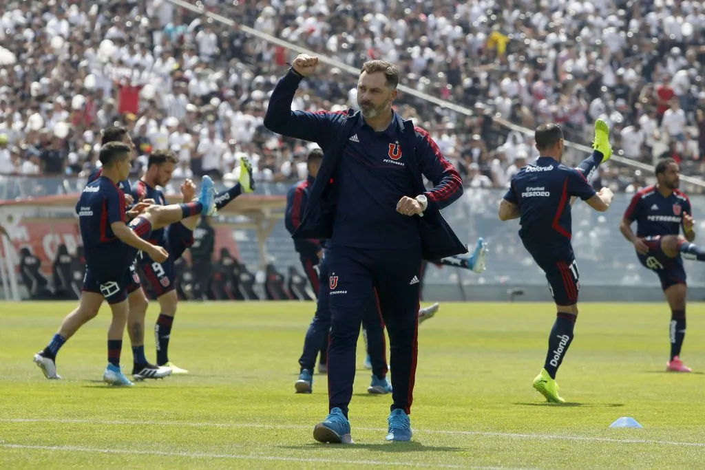 Johnny aleona cara a cara al DT de Copiapó: la U necesita que Colo Colo caiga para ser campeona.