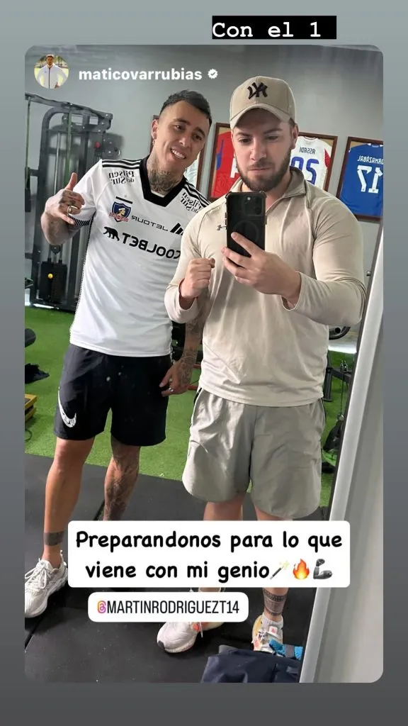 La postal de Martín Rodriguez con la camiseta de Colo Colo