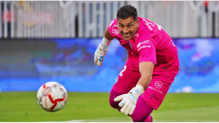 Castillo tuvo un partido para el olvido ante Colo Colo.