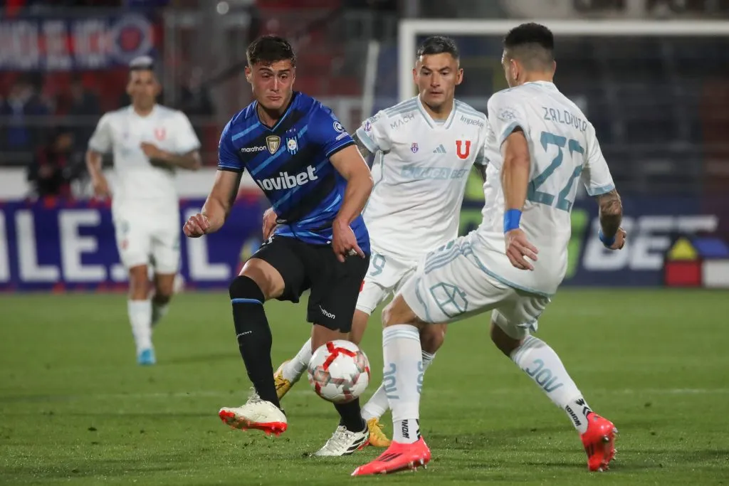 Los vínculos entre la U y Huachipato han dado que hablar en el último tiempo, pero por ahora nadie ha demostrado la multipropiedad de sus dueños. Foto: Photosport.