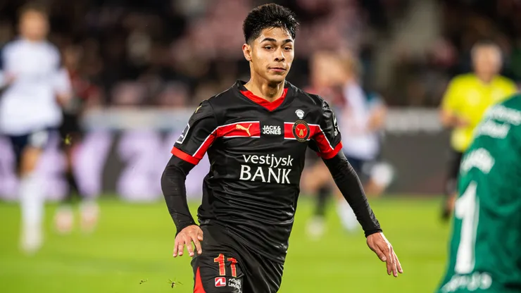 Darío Osorio en el partido de Midtjylland vs Aarhus GF, en la J13 de la Superliga danesa.