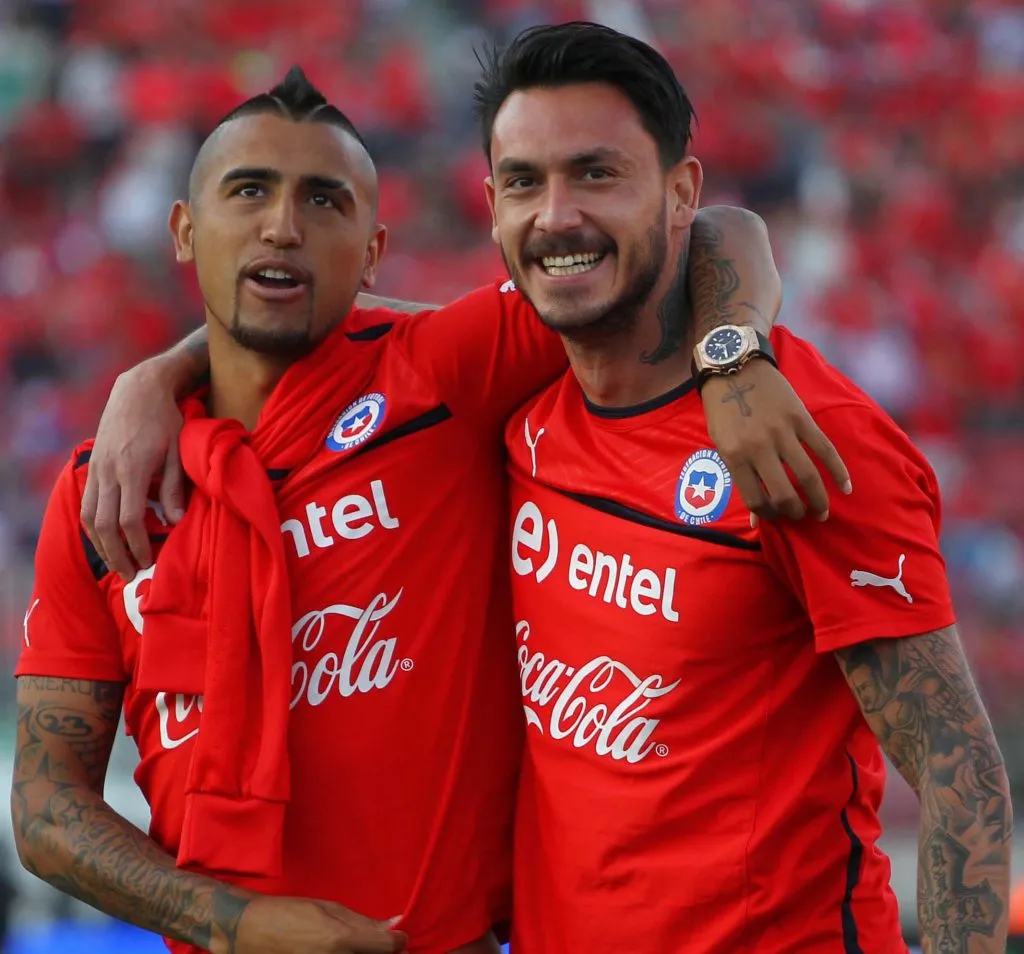 Pinilla le tira las orejas a Arturo Vidal.