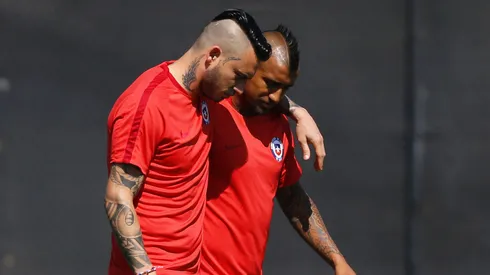 Pini le pega a Vidal y Colo Colo por el carrete.