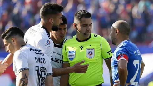 Colo Colo celebró en el escritorio en un fallo dividido.