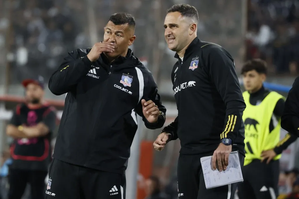 La defensa de Colo Colo: Almirón no se comunicó con la banca y la U no puede probar lo contrario.