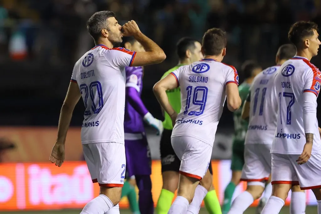 Emmanuel Gigliotti celebra el 2-2 de Unión La Calera ante Audax Italiano. (Karin Pozo/ Photosport).