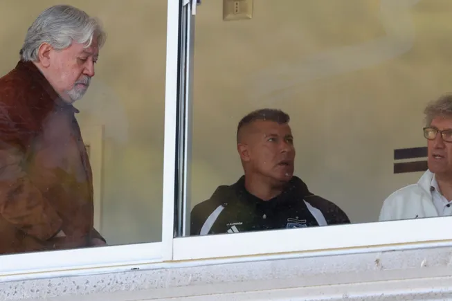 Juvenal Olmos no tiene dudas: Almirón si dio instrucciones pese a estar suspendido, pero…