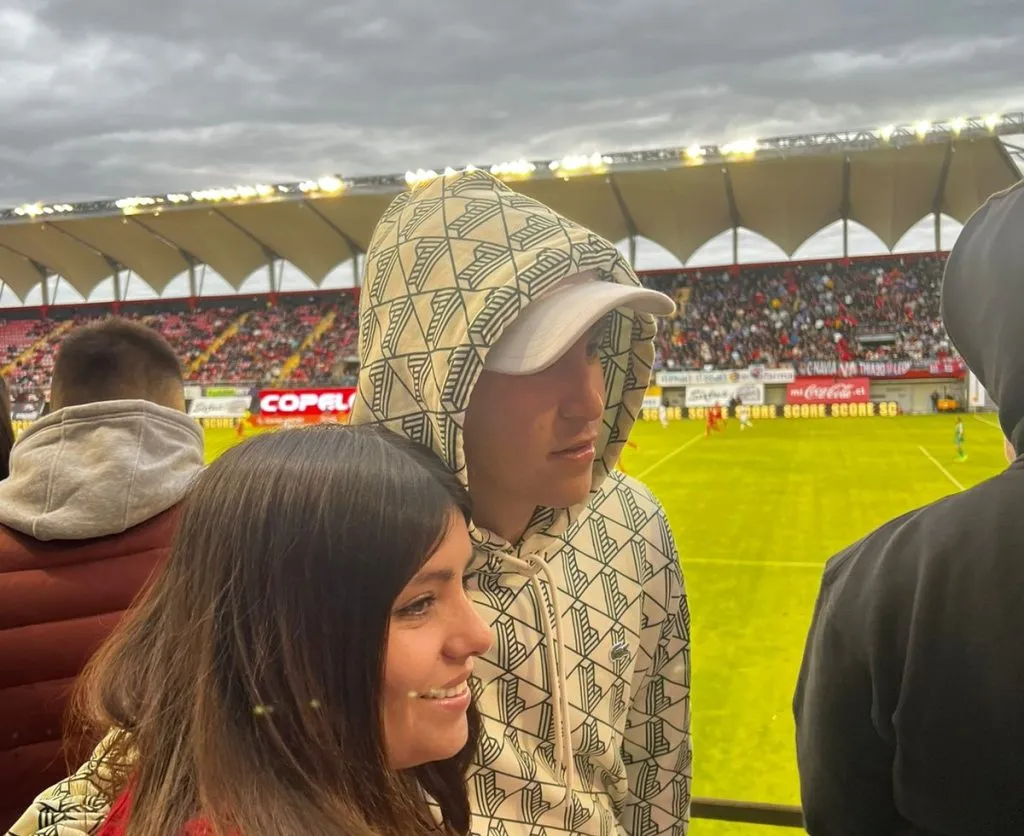 Marcelo Morales viajó hasta Chillán para acompañar a sus compañeros. Foto: Siempre pasa algo.