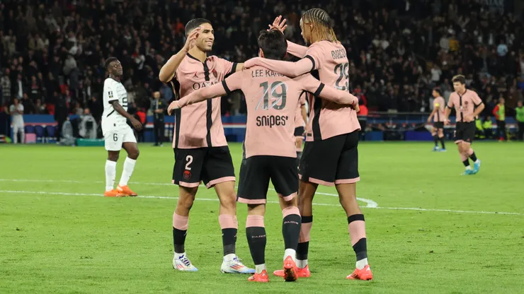 Los jugadores de PSG festejan uno de los goles contra Stade Rennais, en la Ligue 1.