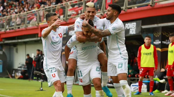 La U venció a Ñublense y mantiene sus esperanzas en el título.