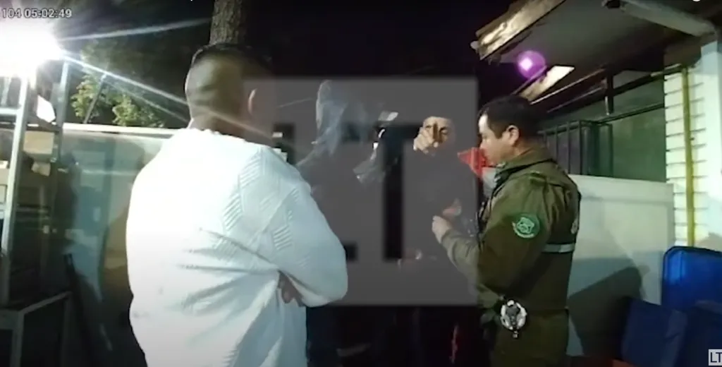 Leo Gil indica que el control de identidad debe hacerse fuera de la propiedad. (Captura La Tercera).