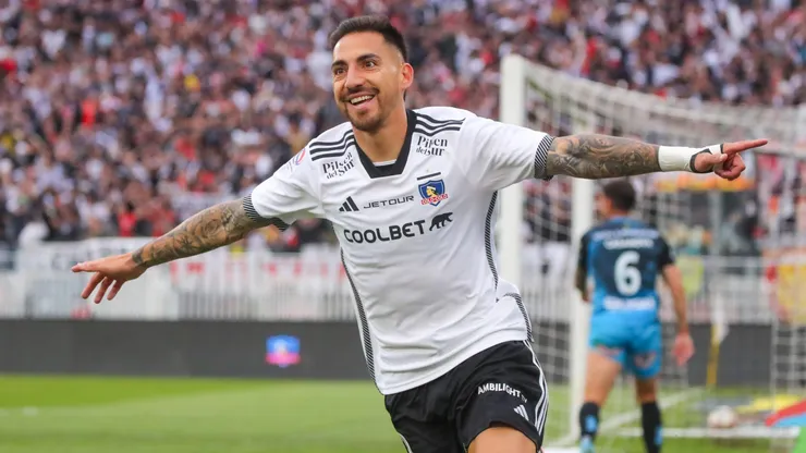 Javier Correa celebrando en Colo Colo.