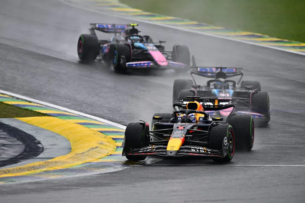 Verstappen fue el mejor bajo la lluvia. Imagen: Getty.
