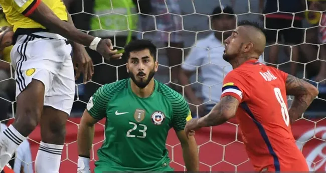 Johnny Herrera volvió a disparar contra Arturo Vidal por su postura hacia La Roja.