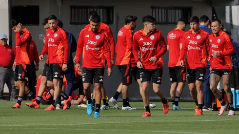 Arica Hurtado compara la nómina de Gareca con el puzzle del El Mercurio.