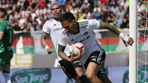 Colo Colo celebra grandes noticias con Javier Correa y Carlos Palacios.